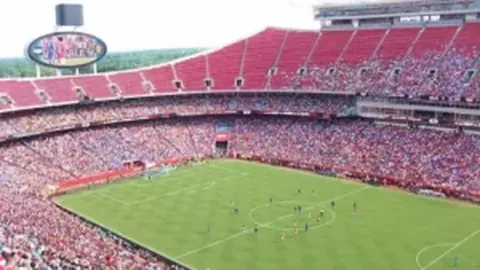 库里37岁19天，单节狂取15分5板5三分，刷新NBA最年长纪录！